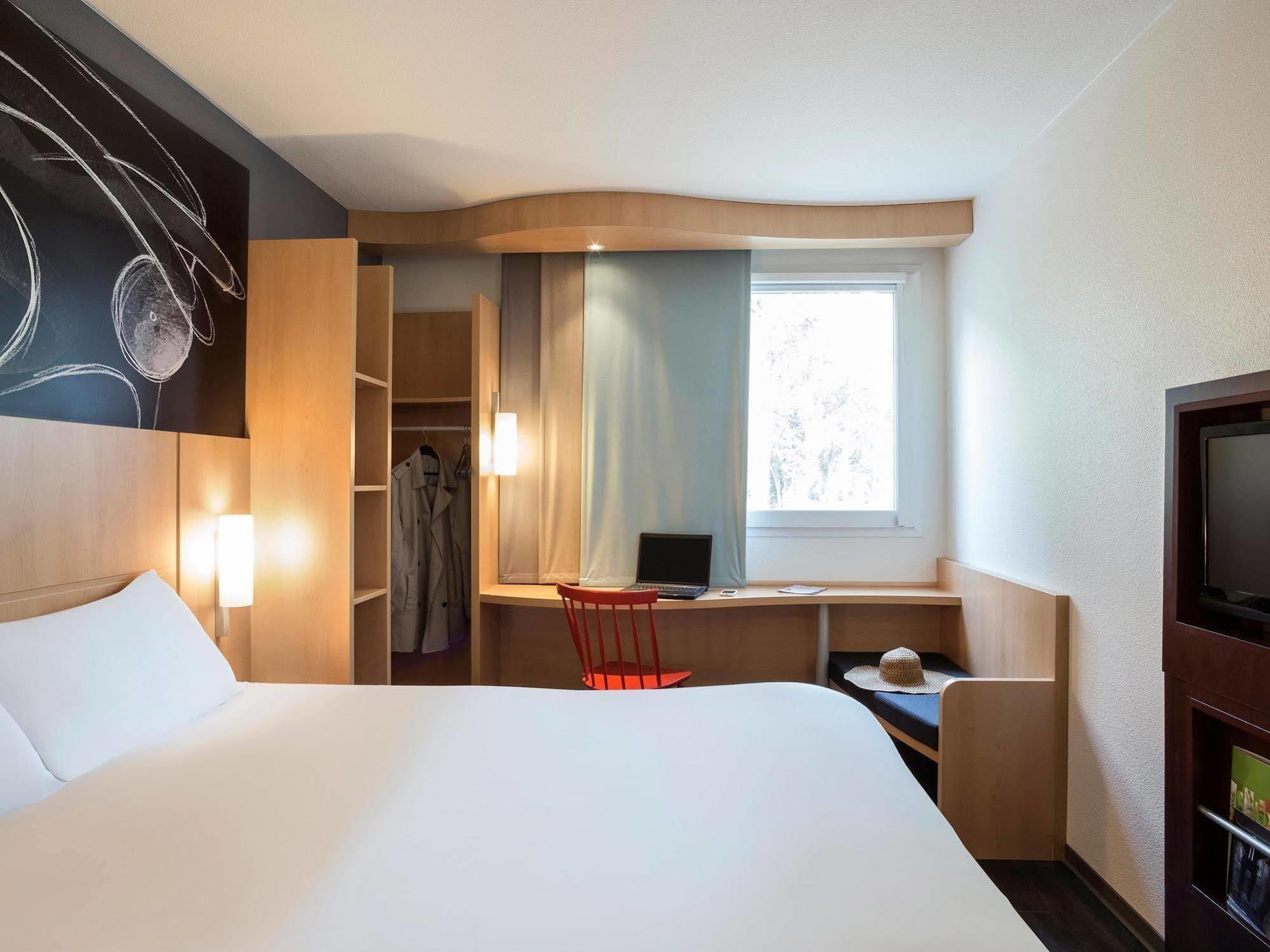 Ibis Paris Meudon Velizy Hotel Exterior photo